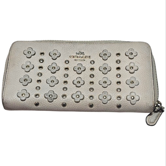 RARE Coach Cream Long Wallet with floral motif and studded Embossed accents VTG - Picture 1 of 12